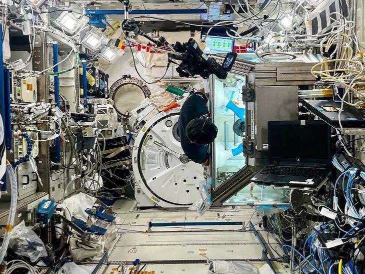 Research Done by Hanging from the Wall in Space, Lucknow, Uttar Pradesh, Shubhnshu Shukla | Research by hanging from the wall in space: Astronaut Shubhanshu of Lucknow wrote on Insta – Shared pictures of microgravity – Lucknow News