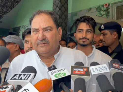 INLD Leader Abhay Singh Chautala on Former CM Bhupendra Singh Hooda in Bhiwani | Abhay Chautala said- There is no confidence in the election commission: said- there will be a big change in Haryana, Congress-BJP met, Hooda won BJP- Bhiwani News