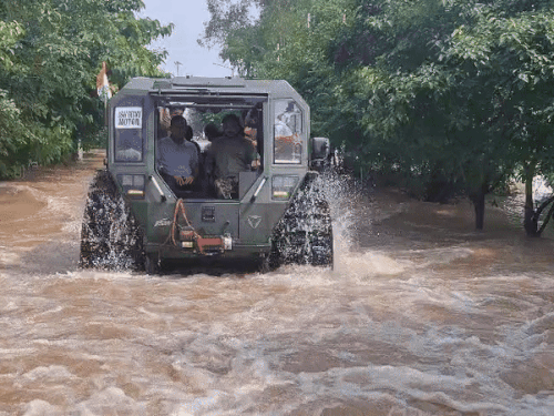River Ravi Water Level Rices; Flood Condition Sad BJP Leaders | Amritsar | Ravi’s water level in Amritsar is continuously increasing: 5 km and spread water; More than 60 villages are in grip, Badal -Jakhar visited – Amritsar News
