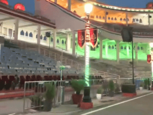 Independence day; Attari Border in Tricolor Live Retreat | Amritsar | Attari border decorated in the color of the tricolor: There will be no exchange of sweets from Pakistan on 79th Independence Day; Retreat Ceremony in closed gates – Amritsar News