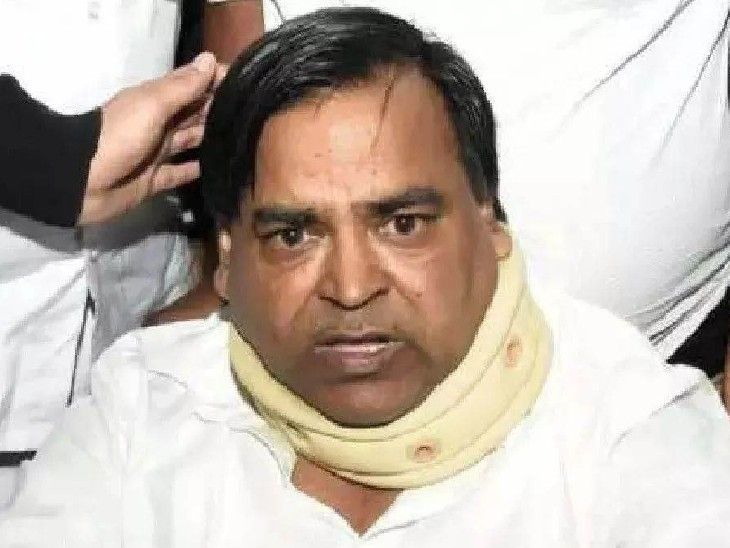 Former Minister Gayatri Prajapati Lodged Lucknow Jail Attacked | Deadly attack on former minister Gayatri Prajapati in Lucknow jail: On abusing, the prisoner hit an iron track, 5 stitches, KGMU referred – Lucknow News