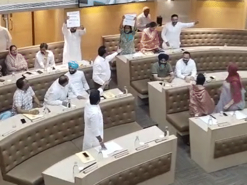 Chandigarh Municipal Corporation House Meeting Today | Uproar in Chandigarh Municipal Corporation meeting: Congress councilors shouted slogans of exploitation, Mayor showed awards abroad – Chandigarh News
