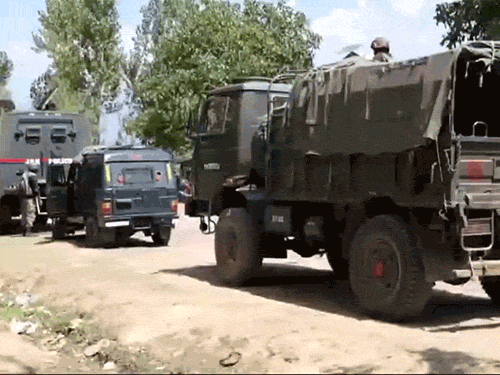 Kashmir Army Jawan Missing Update; Para Commando | Anantnag | Two soldiers missing in Kokranag in Jammu and Kashmir: Search operations continue; Army bid- must have wandered due to bad weather