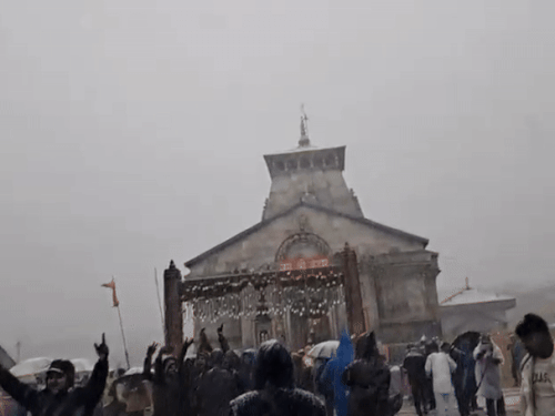 Uttarakhand Weather Live Kedarnath Badrinath Hemkund Sahib Snowfall Heavy Rain News Update | The first snowfall of the season in Kedarnath -Hemkund Sahib: High peaks of Badrinath also covered with snow, the difficulties of devotees who reached Uttarakhand increased – Uttarakhand News