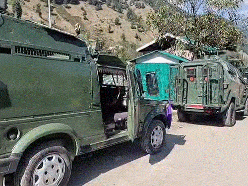 Kashmir Army Jawan Missing Update; Para Commando | Anantnag | Body of a para-commando found in Kokernag, Jammu and Kashmir: Two soldiers were missing during anti-terror operation in Anantnag; Search for another continues