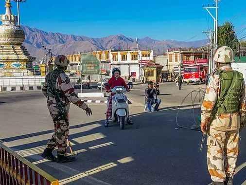 Ladakh Statehood Protest Leh Life After Violence | Situation difficult even after 16 days of violence in Leh: Internet restored from midnight; Tourist missing, still claim- everything is normal